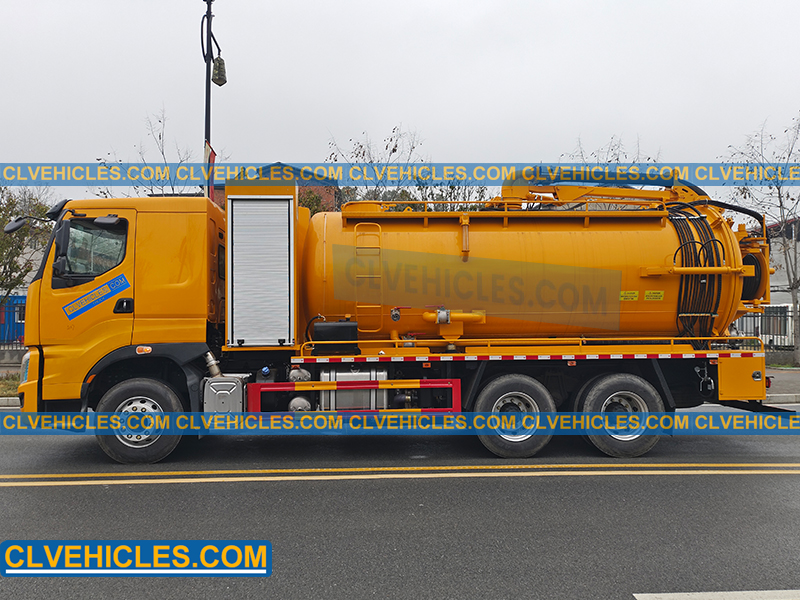 CHENGLONG H7 Vacuum Truck