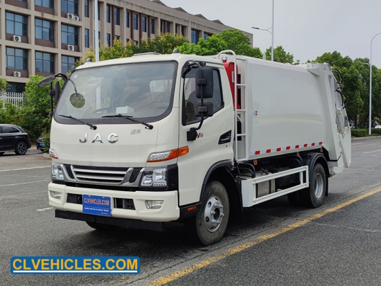 Грузовик для прессования отходов