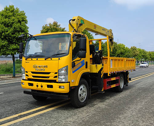 Грузовой автомобиль ISUZU с правым рулем и 7-тонным краном отправлен в Пакистан.