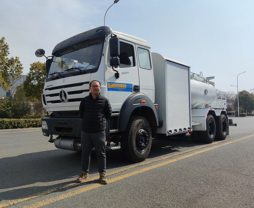 Один единица Beiben 5000l Aircraft Shiping Truck Ship To Congo