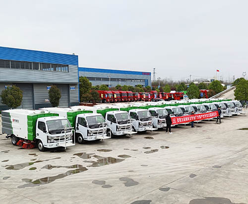 12 единиц подметально-уборочных машин DFAC 5500L отправлены в Пакистан