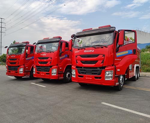 Три танкера ISUZU GIGA водоизмещением 15 тонн для пожаротушения с использованием пены были направлены в Венесуэлу.