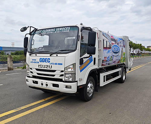 Один экземпляр ISUZU ELF 190 л.с. с правым рулём, мусоровоз с уплотнителем 9 куб. м, доставка в Гренаду