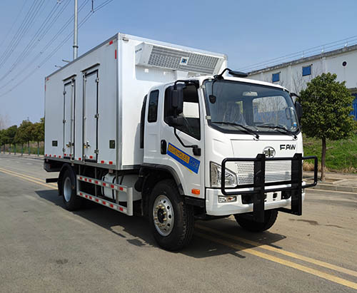 Одна единица автоцистерны FAW длиной 5 м для перевозки живой рыбы в Мали.